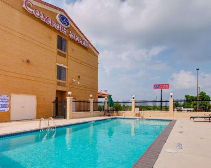 Comfort Suites Lake Ray Hubbard - image 8