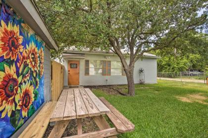 Charming Rowlett Guest Cottage Walk Downtown - image 14