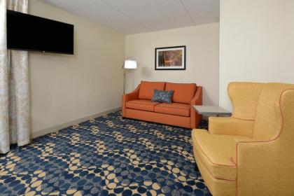 Hampton Inn Roxboro - image 11