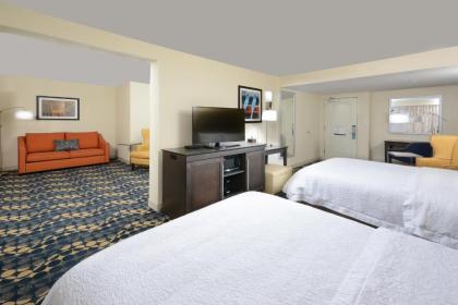 Hampton Inn Roxboro - image 14