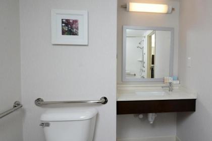 Hampton Inn Roxboro - image 17