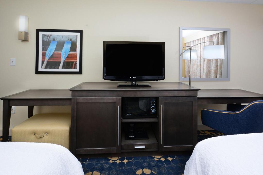 Hampton Inn Roxboro - image 3