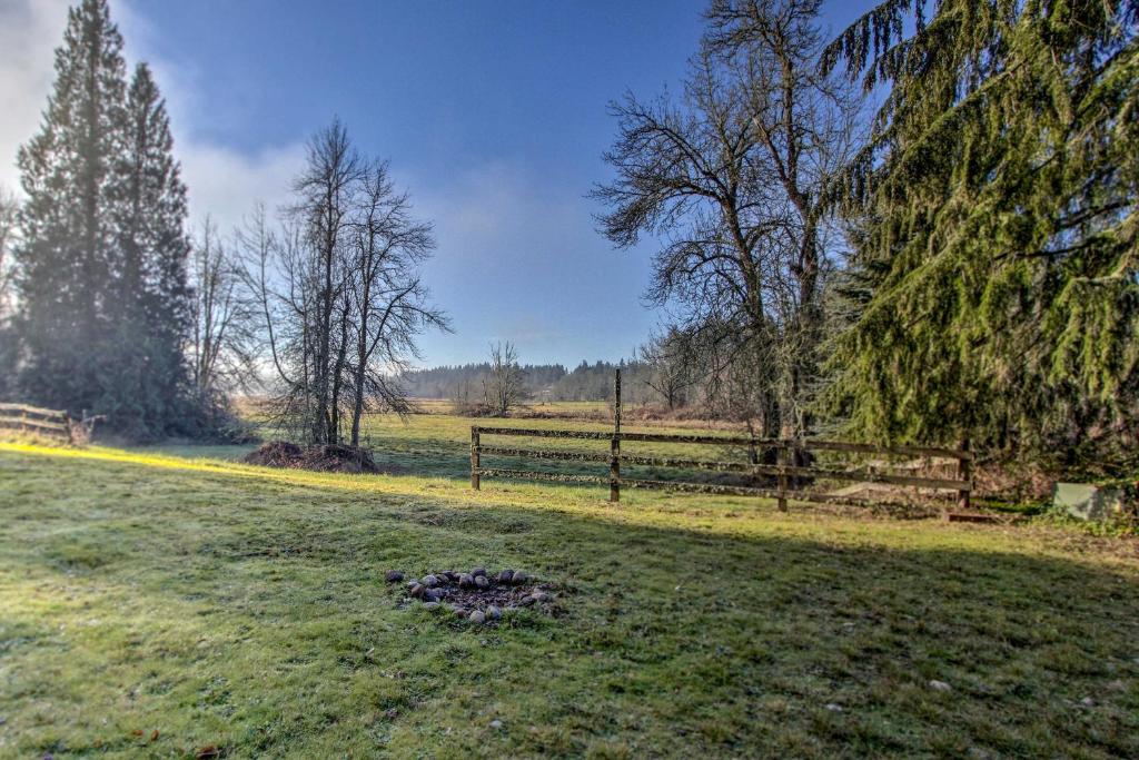 Tranquil Mt Rainier Retreat with Deck and Creeks - main image