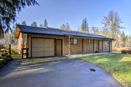 Tranquil Mt Rainier Retreat with Deck and Creeks - image 6