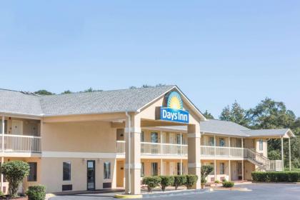 Days Inn by Wyndham Royston - image 1