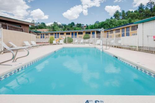 Travelodge by Wyndham Ruidoso - image 2