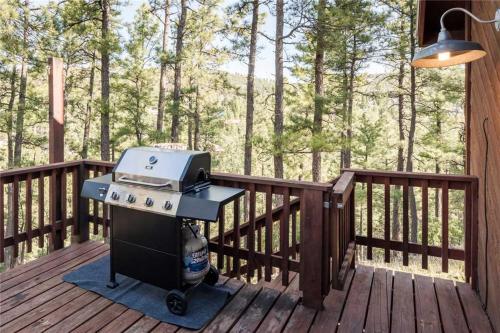 Sierra's Grace 3 Bedrooms Sleeps 8 Shuffleboard View Hot Tub - image 3