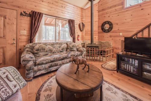 Moose Manor 3 Bedrooms Sleeps 8 Wood Stove Gas Grill WiFi - main image