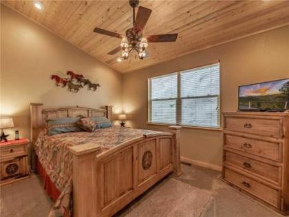 Heavenly Pines 3 Bedrooms Wi-Fi Fireplace Ramp Accessible Hot Tub Sleeps 6 - image 4