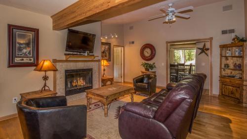 Tanglewood Cabin at Ruidoso with Forest View - main image