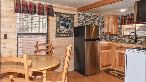 Canyon Cabins - image 2