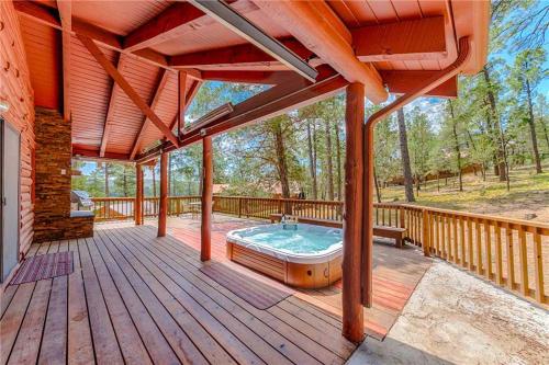 Lincoln Log Cabin 3 Bedrooms Hot Tub Fireplace Grill Sleeps 7 - image 3