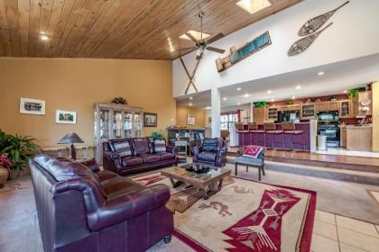 Christi and Dons Nuthouse 5 Bedrooms Sleeps 10 Pets Welcome Pool table New Mexico