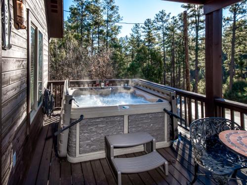 Fifth Dimension 2 Bedrooms WiFi Hot Tub Game Table Grill Sleeps 4 - main image