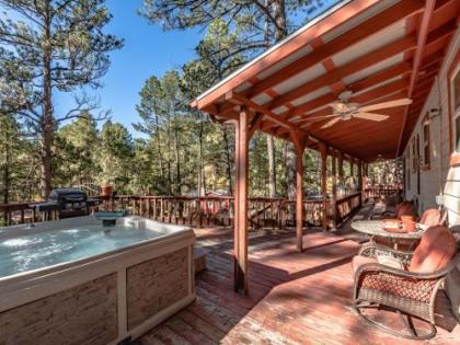 Winterfell 2 Bedrooms Sleeps 4 WiFi Gas Grill Hot tub Fireplace Ruidoso