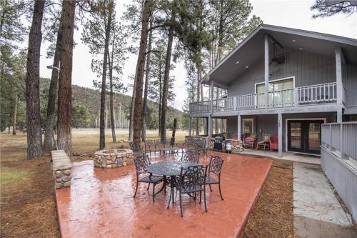 Eagle Creek Retreat 7 Bedrooms Sleeps 23 Game Room Hot Tub Pavilion - image 5