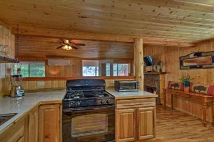 Ruidoso Lonesome Wolf Rustic Studio with Hot Tub! - image 2