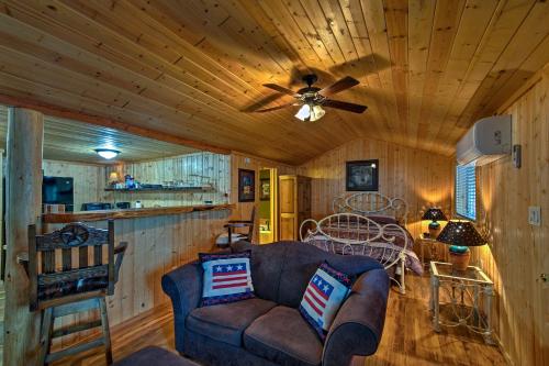 Ruidoso Lonesome Wolf Rustic Studio with Hot Tub! - image 3