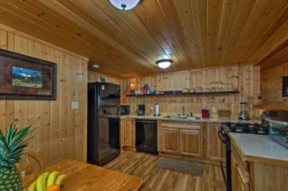 Ruidoso Lonesome Wolf Rustic Studio with Hot Tub! - image 4