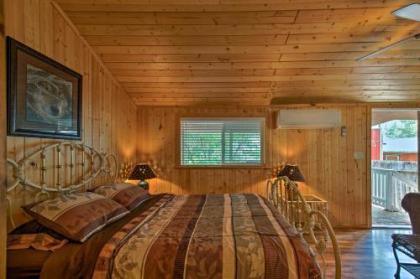 Ruidoso Lonesome Wolf Rustic Studio with Hot Tub! - image 5