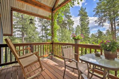 Cozy Ruidoso Cottage with Deck   10 min to Village New Mexico