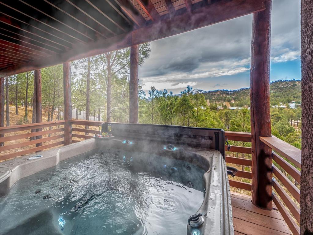 Altitude Adjustment 5 BR Fireplace Hot Tub Sierra Blanca Views Pets Sleeps 14 - image 2