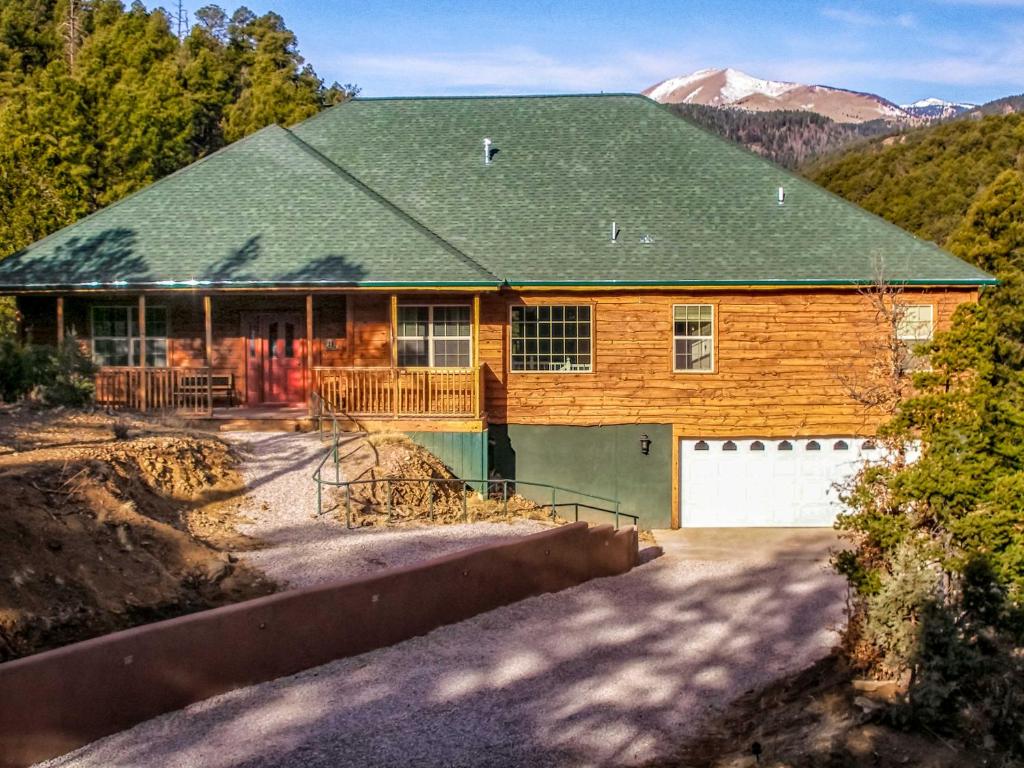 Cozy Ruidoso Digs by Downtown 19 Mi to Ski Apache - main image