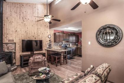 Fox Hollow Condo #08 2 Bedrooms Sleeps 6 Wood Stove Barbecue - image 3