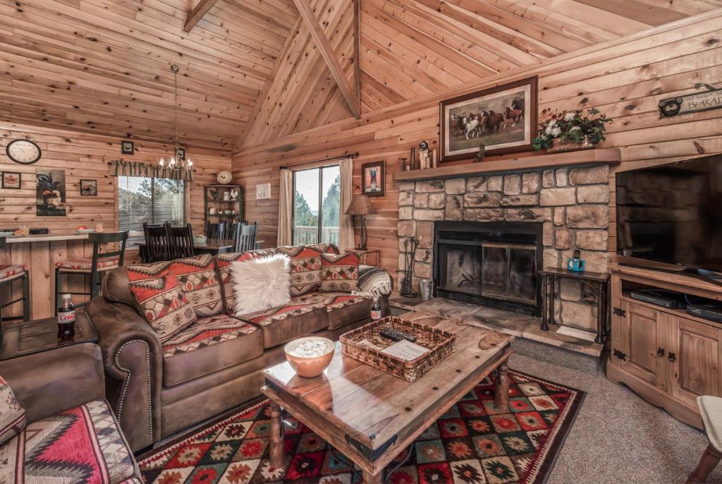 Breakaway Cabin 3 Bedrooms Sleeps 6 Pets Welcome Wood Fireplace - image 5