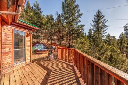 Cabin on the Creek 2 Bedrooms Sleeps 6 Hot Tub Fireplace Pet Friendly - image 18