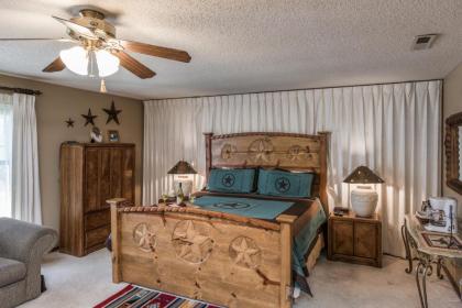 Cowboys Indians and Outlaws 3 Bedrooms Game Room Sleeps 8 - image 13