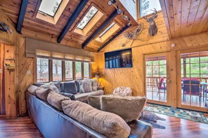 Unique Bear Country Cabin in Ruidoso with Hot Tub! - image 15