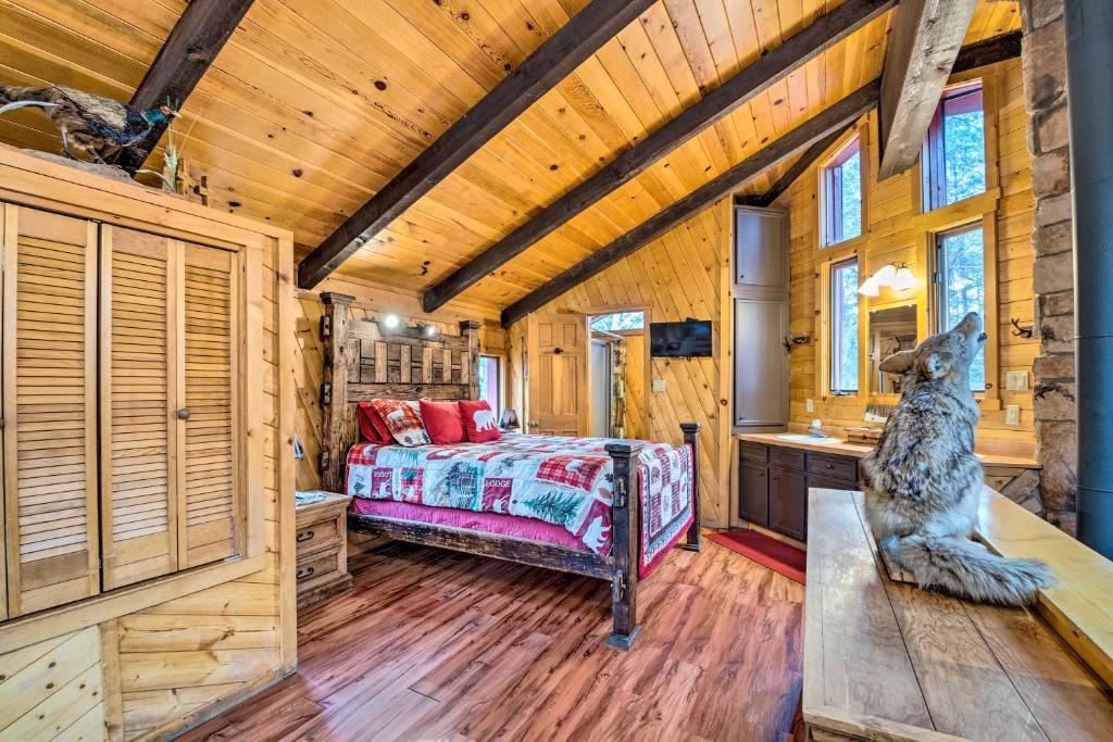 Unique Bear Country Cabin in Ruidoso with Hot Tub! - image 2