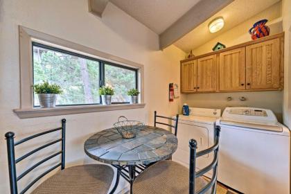 Ruidoso Home with Private Wet Bar and Pool Table - image 9