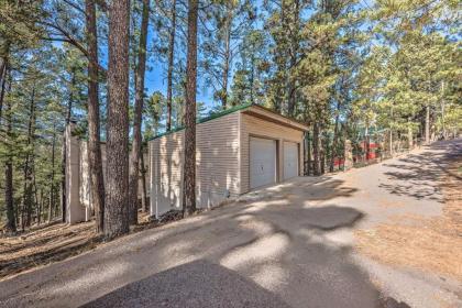 Grand Ruidoso Hideaway with Game Room and Hot Tub - image 11