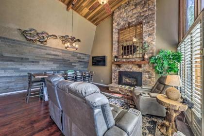 Grand Ruidoso Hideaway with Game Room and Hot Tub - image 16