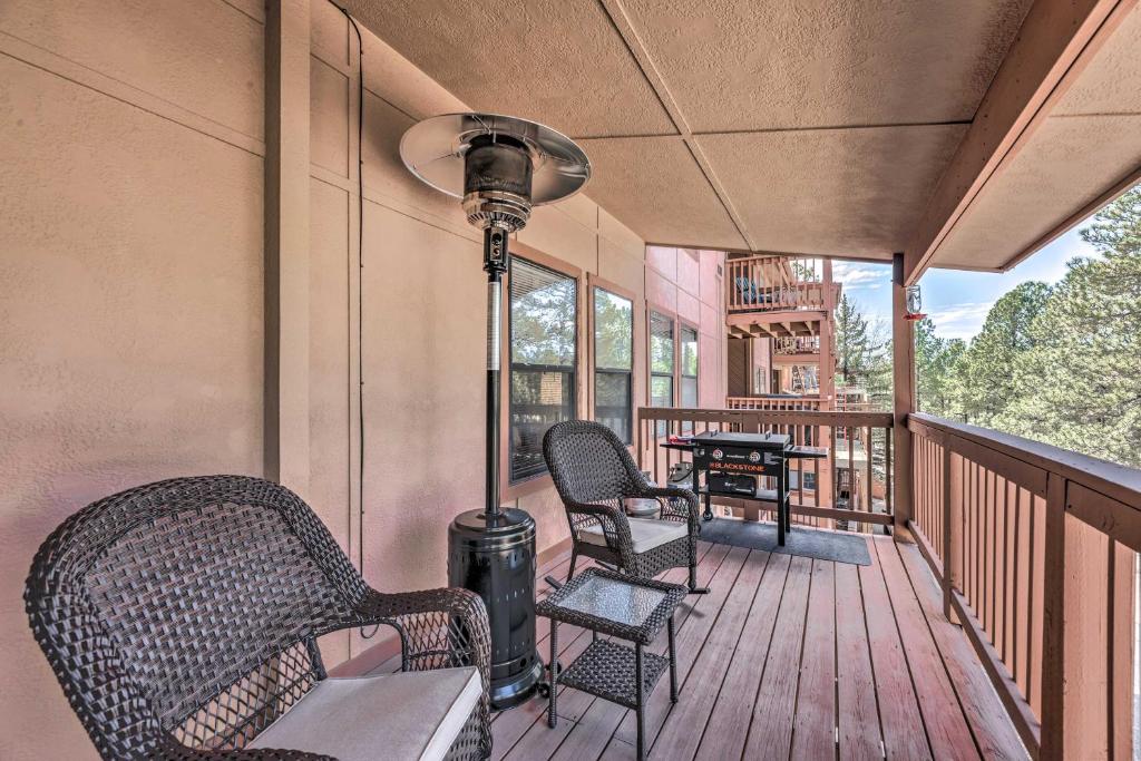 Ruidoso Condo with Tri-Level Deck 1 Mi to Dtwn - image 2