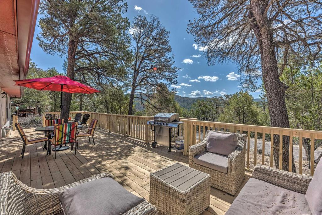 Charming Ruidoso House with Deck and Mtn Views! - main image