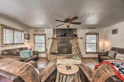 Cozy Cabin with Deck 4 Mi to Downtown Ruidoso! - image 5