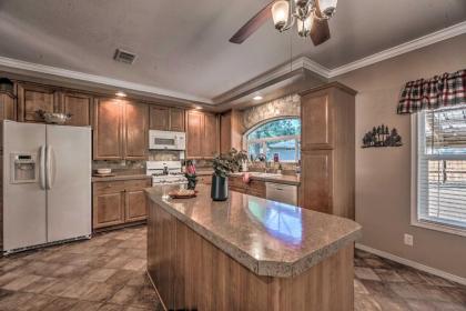 Ruidoso Retreat with Grill Central Location! - image 9