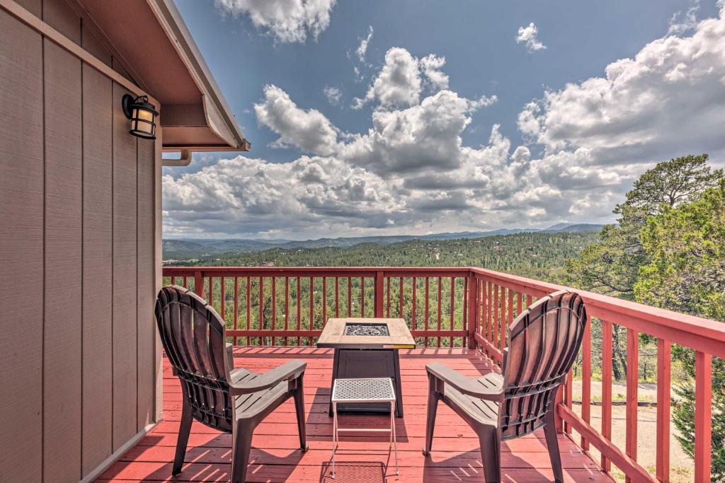 Mountains Majesty Cabin with Mtn View Deck - main image