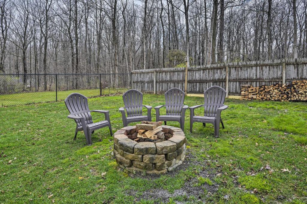 Canandaigua Lake House with Lake View and Fire Pit! - image 4