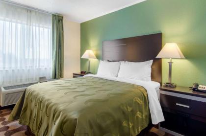 Quality Inn - image 8