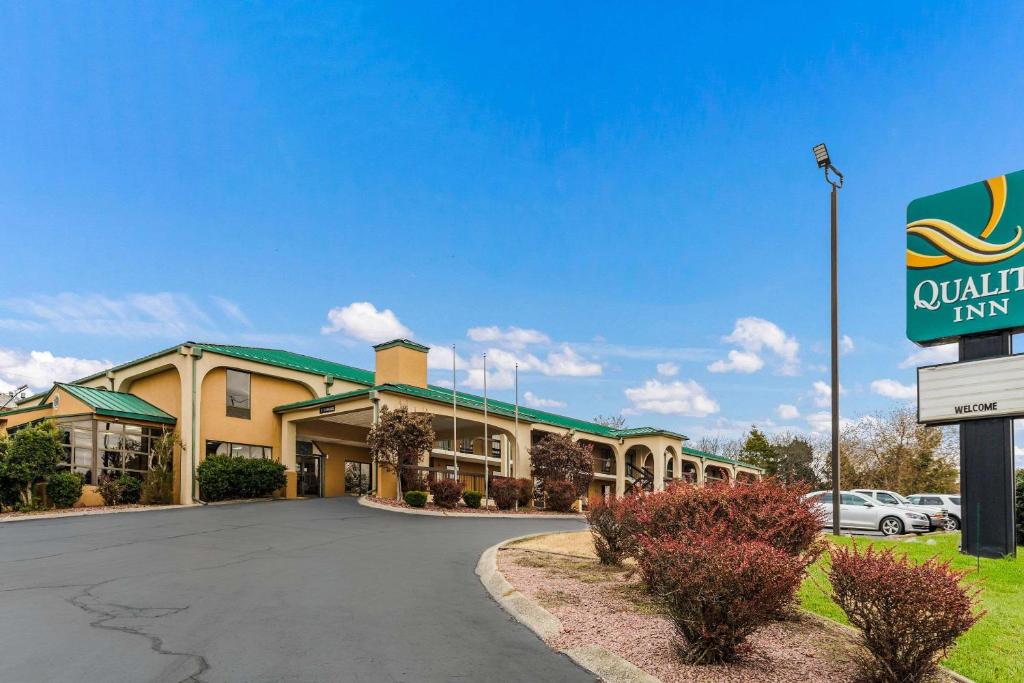 Quality Inn Russellville - main image