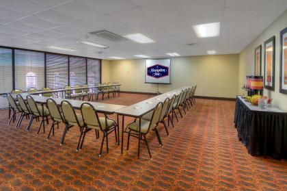 Hampton Inn Russellville - image 14