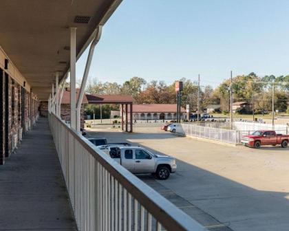 Econo Lodge Russellville I-40 - image 11