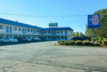 Motel 6-Russellville AR - image 5