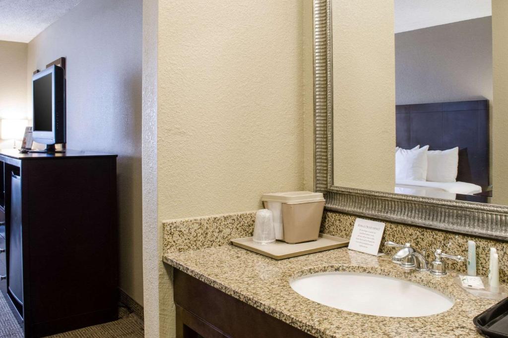 Quality Inn Ruston - image 2