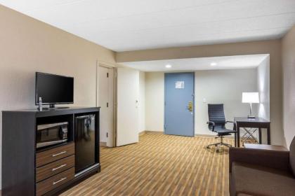 Quality Inn & Suites - image 14