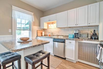 Spacious Rutland Townhome with Fire Pit- Walk to Town - image 2